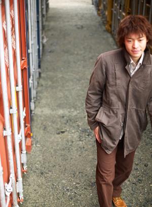 合わせやすいフィットジーンズはここで